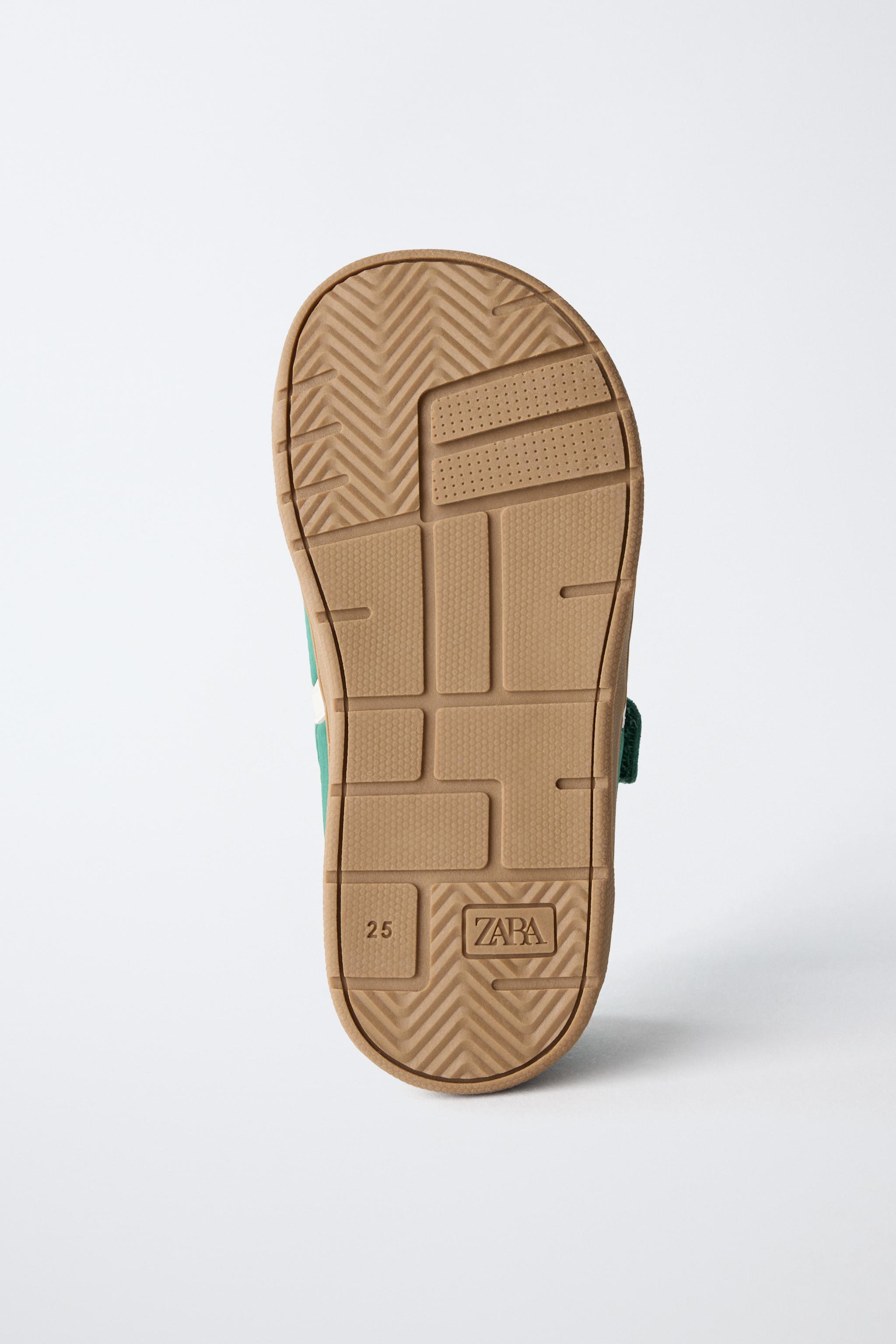 RETRO BAREFOOT SNEAKERS